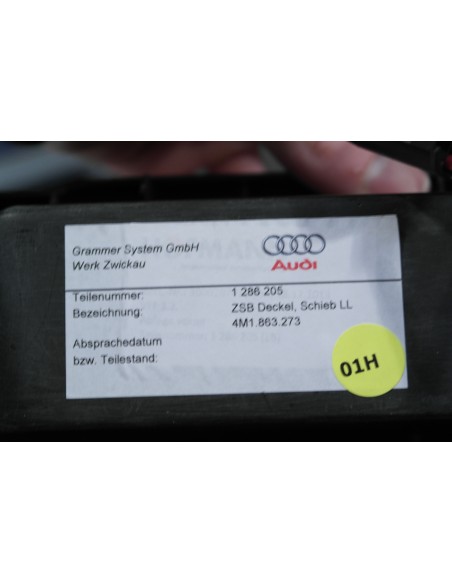 AUDI Q7 4M SCHOWEK ŚRODKOWY 4M1863273