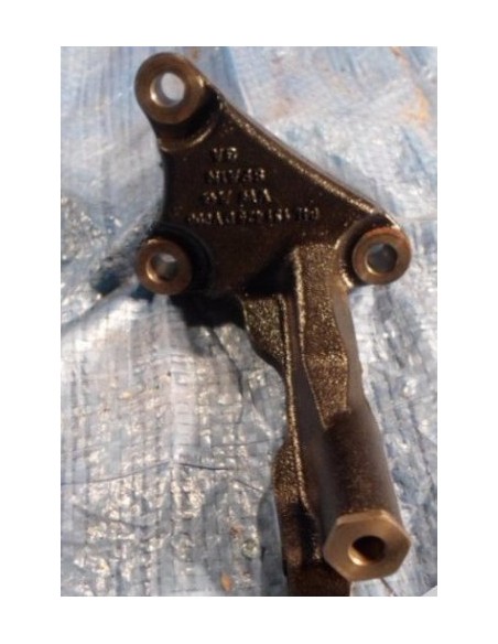 VW AUDI SKODA ŁAPA WSPORNIK 04L131423