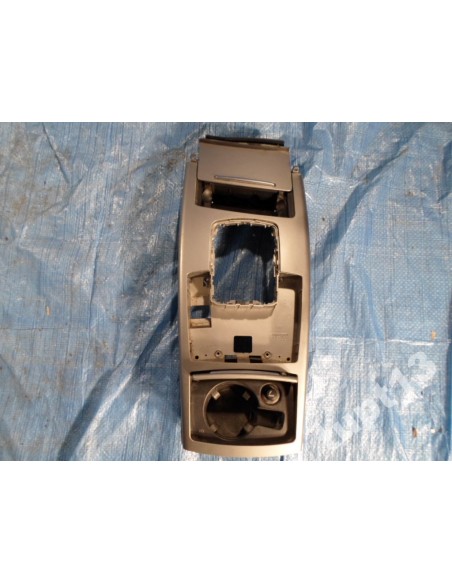 AUDI A6 C6 4F0 TUNEK ŚRODKOWY KOLOR SREBRNY