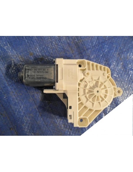 AUDI A4 2008-12 R SILNICZEK SZYBY 8K0959801A