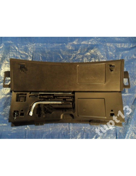 AUDI A4 S4 2008-12 R ZESTAW NARZĘDZIOWY SCHOWEK