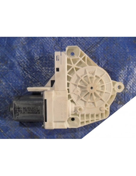 SKODA SUPERB II FL SILNICZEK PRAWY TYŁ 8KO959812 A