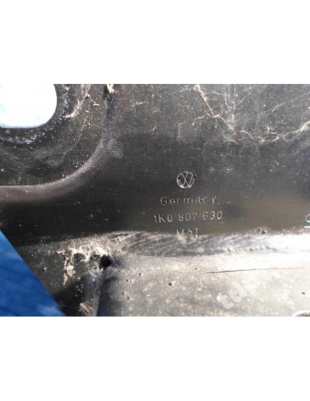 VW GOLF V BELKA TYLNEGO ZDERZAKA 1K0807630