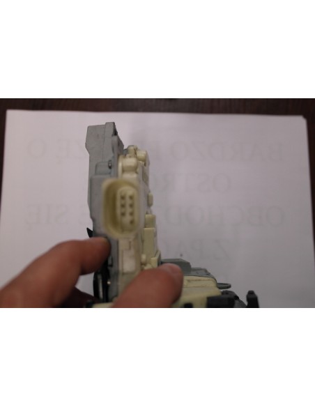 VW PASSAT CC ZAMEK DRZWI LEWY TYŁ 3C4839015A