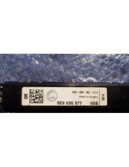 VW SKODA WZMACNIACZ ANTENOWY 5E9035577