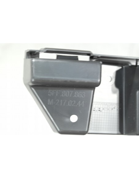 SEAT CUPRA FORMENTOR ŚLIZG ZDERZAKA ŚRODKOWY