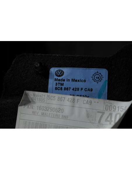 VW BEETLE 5C5 TAPICERKA BAGAŻNIKA PRAWA