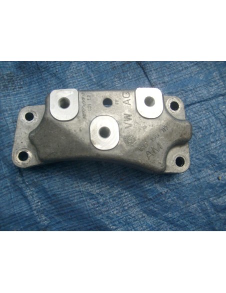 VW TOURAN 2011 R TDI ŁAPA SILNIKA