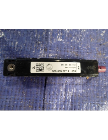 SKODA OCTAVIA III ZASILACZ ANTENY 5E9035577A