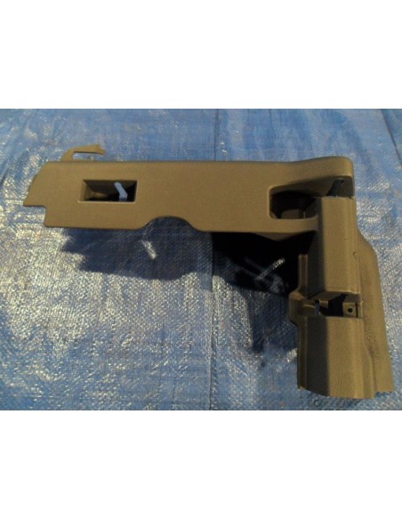 VW TOURAN 2011-12 R PLASTIK POD FOTEL