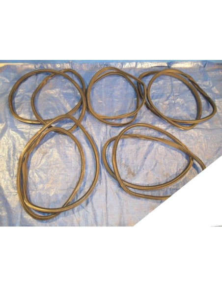 VW PASSAT B7 USZCZELKA DRZWI PRAWY PRZÓD SEDAN