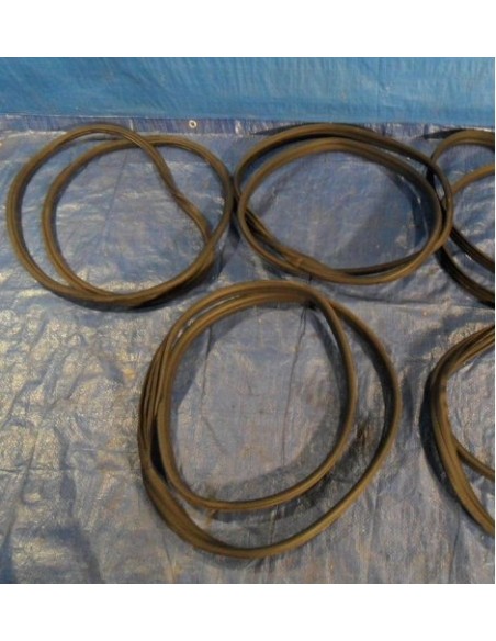 SKODA FABIA II USZCZELKA DRZWI PRAWY TYŁ