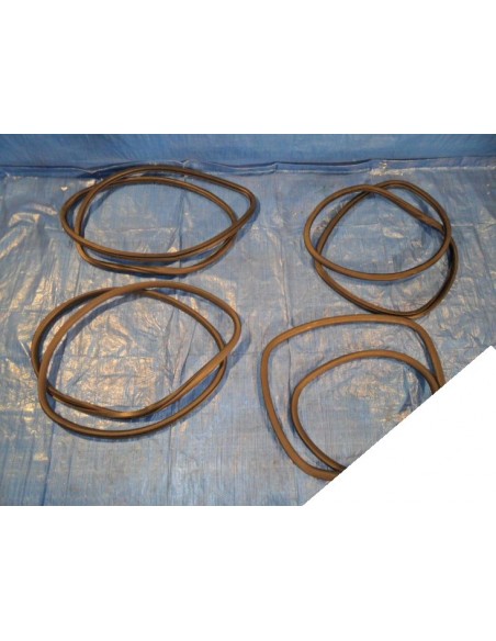 AUDI A6 4F0 USZCZELKA KAROSERYJNA LEWY PRZÓD