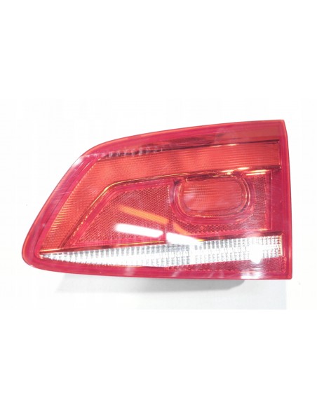 VW PASSAT B7 LAMPA Z KLAPY PRAWA 3AF945094