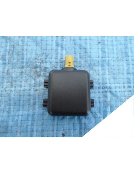 AUDI A4 B9 8W WZMACNIACZ ANTENY 8V0035504