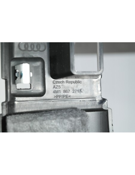 AUDI Q8 TAPICERKA SŁUPKA LEWA 4M1867271