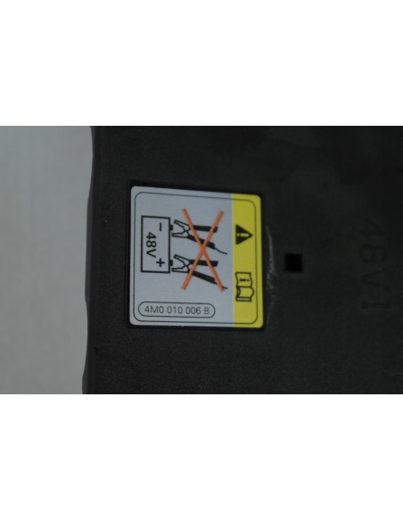 AUDI Q8 3.0 TFSI ZAŚLEPKA AKUMULATORA 4M0010006B