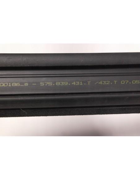 SEAT CUPRA ATECA LISTWA USZCZELKA CHROMOWA DRZWI PRAWY TYŁ 575839431T