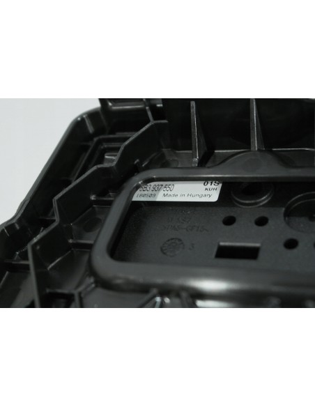 AUDI SKRZYNKA BEZPIECZNIKÓW 8B3937550