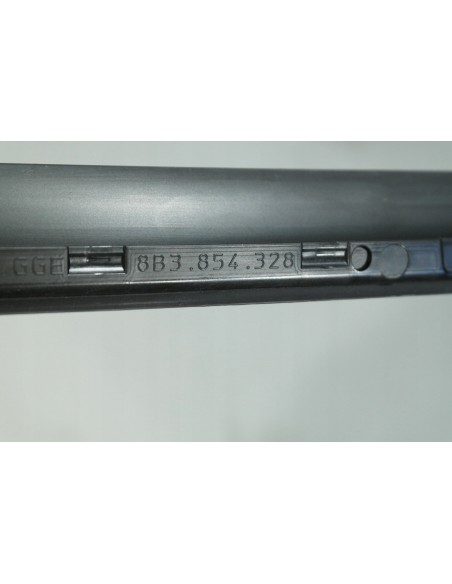 AUDI A5 B10 LISTWA SZYBY CZOŁOWEJ PRAWA 8B3854328