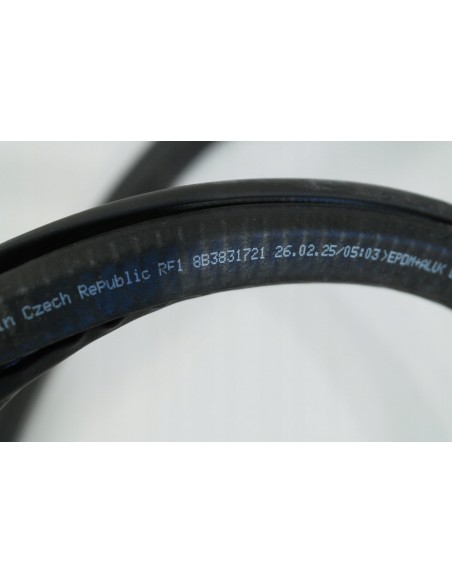 AUDI A5 B10 KOMBI USZCZELKA KAROSERYJNA LEWA PRAWA PRZEDNIA 8B3831721