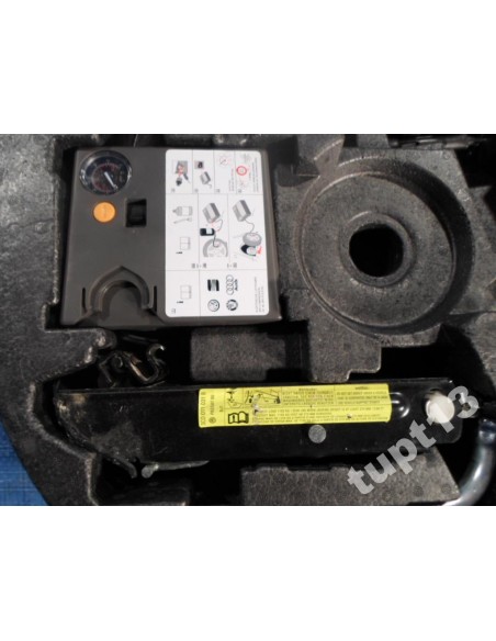 VW TOURAN 2011-15 r ZESTAW NARZĘDZIOWY KOMPLET