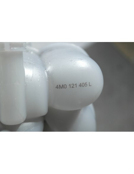 AUDI A8 4N D5 3.0 TFSI ZBIORNICZEK WYRÓWNAWCZY